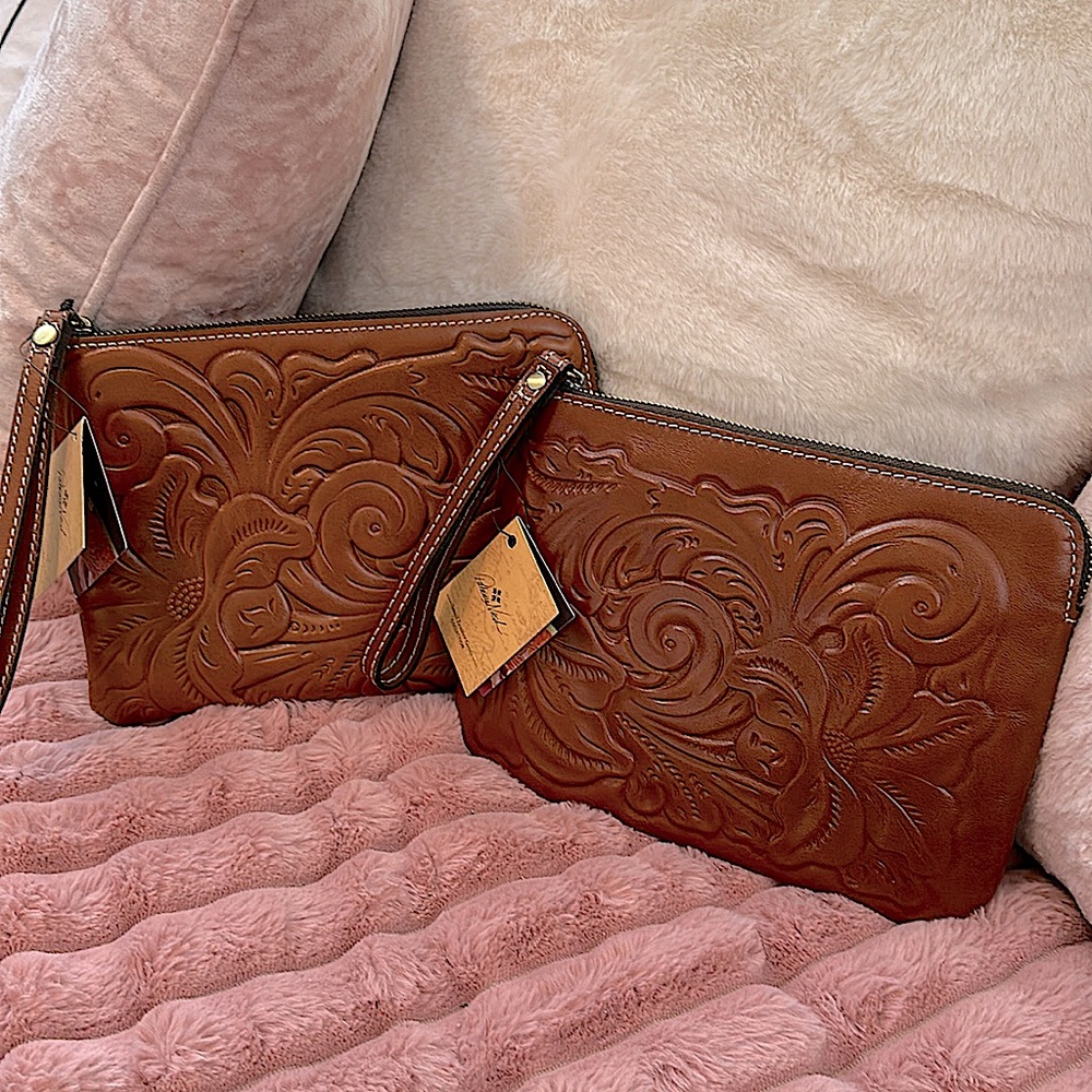 ❤️NWTS! Patricia Nash Leather Tooled Cassini! Her  Classic Wristlet Design...